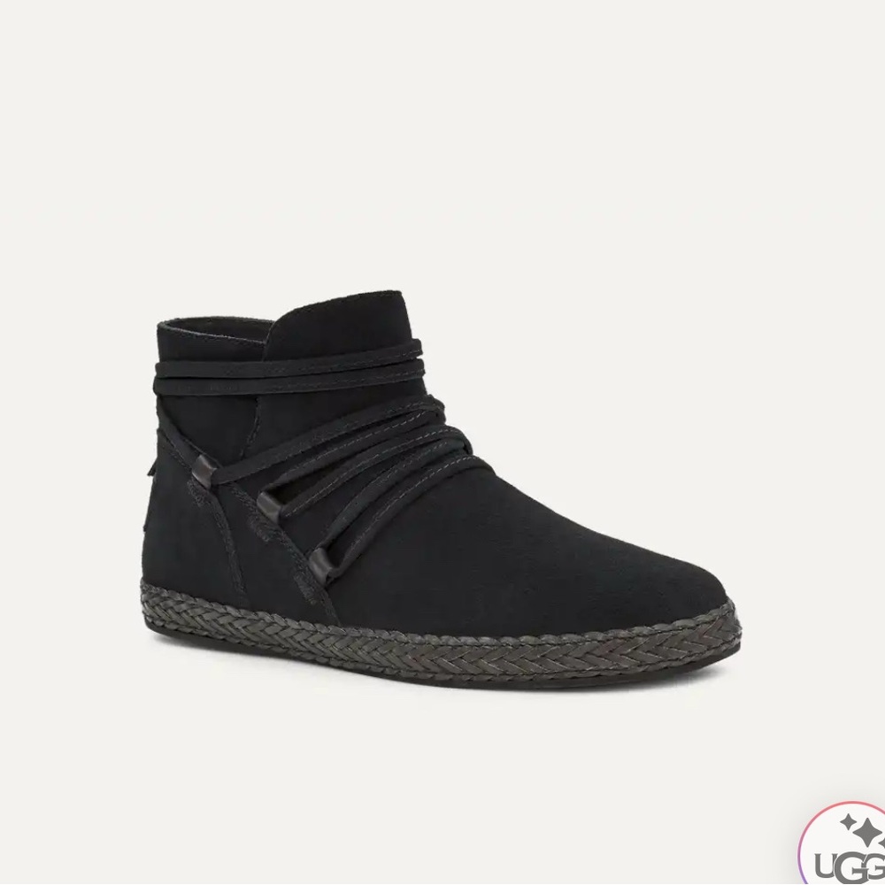 UGG Women's Rianne Moccasin boots size 9